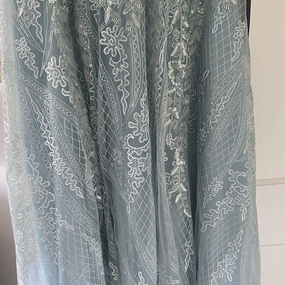 STUNNING MAC DUGGAL SLEEVELESS GOWN - Picture 9 of 9